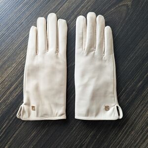Elegant Cream Leather Gloves